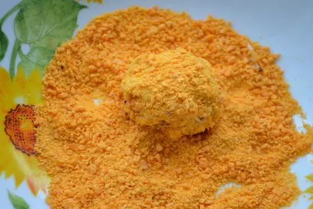 Сырные шарики с киноа в панировочных сухарях: шаг 6