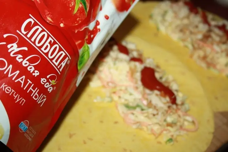 Тортильи-гриль с капустно-морковным салатом и курицей: шаг 6