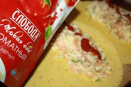 Тортильи-гриль с капустно-морковным салатом и курицей: шаг 6