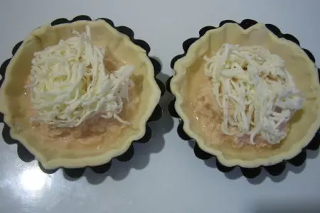 Тарталетки с суфле из курицы под сыром: шаг 3