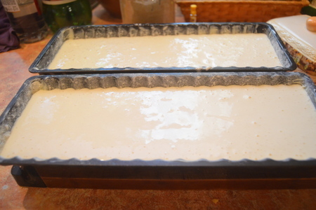 Бисквитный торт с ванильным кремом и "красной икрой": шаг 1