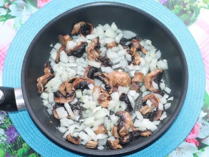 Запеканка с киноа, грибами и болгарским перцем: шаг 2