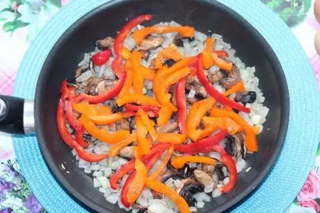 Запеканка с киноа, грибами и болгарским перцем: шаг 3