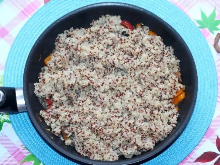 Запеканка с киноа, грибами и болгарским перцем: шаг 6