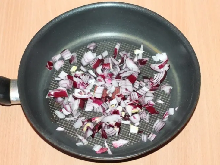 Теплый салат с овощами, рисом и киноа: шаг 3