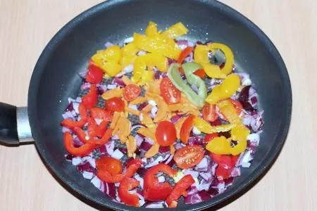 Теплый салат с овощами, рисом и киноа: шаг 4