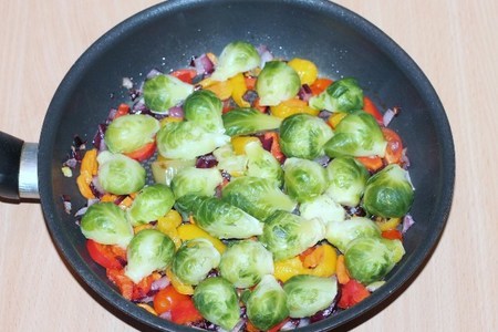 Теплый салат с овощами, рисом и киноа : шаг 5