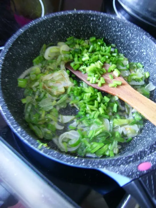 Теплый салат с куриной печенью и карамельными помидорами. спасибо swetа1.: шаг 1
