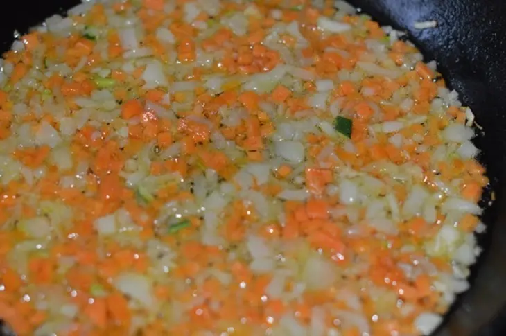 Суп с куриными фрикадельками, овощами и пастой: шаг 3