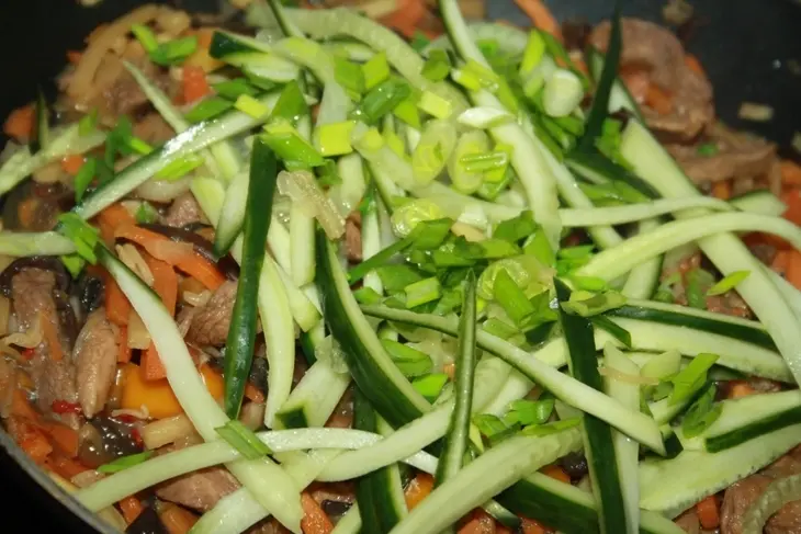 Киноа с уточкой и овощами в китайском стиле: шаг 8