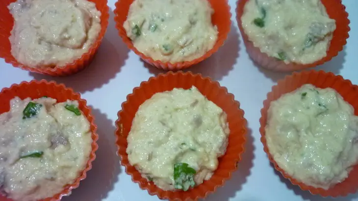 Кексы на манке закусочные: шаг 3