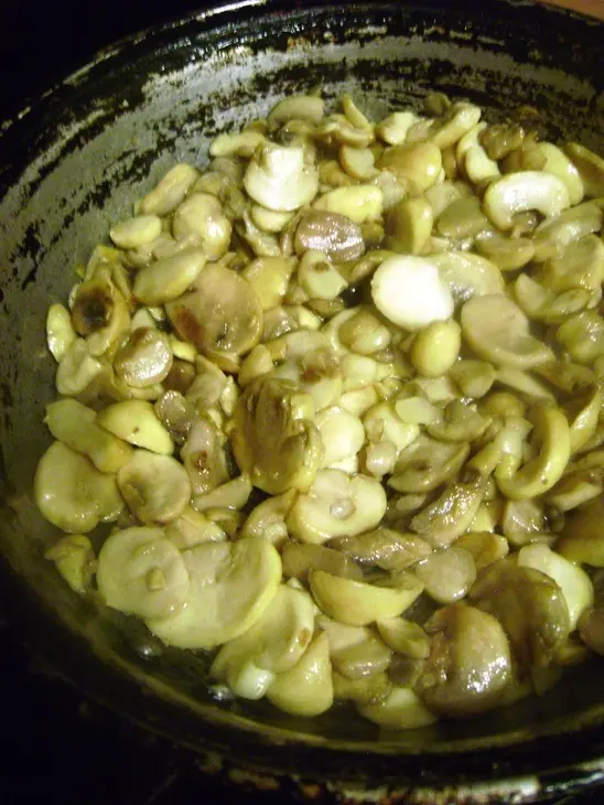 Киноа с грибами и огурцом: шаг 2