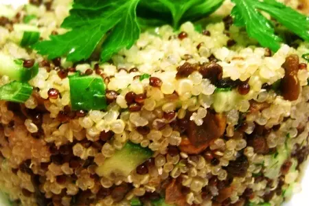 Киноа с грибами и огурцом: шаг 4
