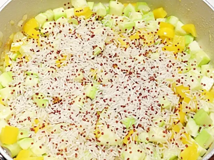 Рис с кабачком, сладким перцем и куркумой: шаг 6
