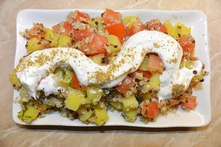 Салат картофельный с помидором и киноа: шаг 9
