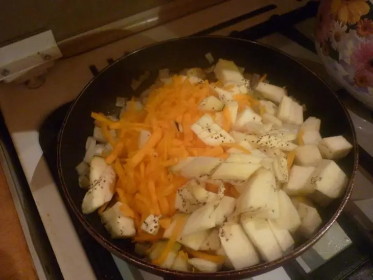 Трёхслойная запеканка с овощами, творогом и куриным филе: шаг 1