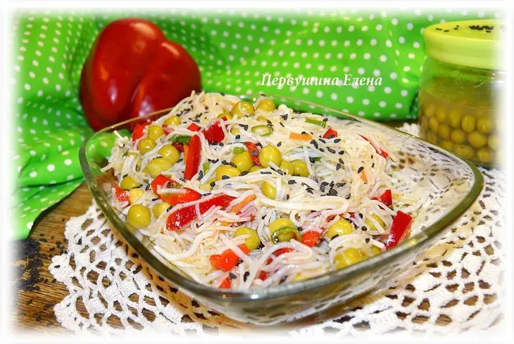 Салат овощной с фунчозой и "черной" заправкой: шаг 9