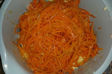 Салат с яичными блинчиками и морковью по-корейски: шаг 4