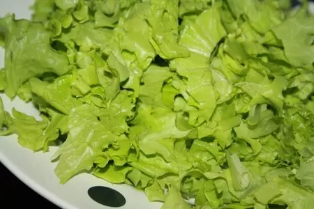 Салат с тунцом, киноа и яйцом: шаг 3