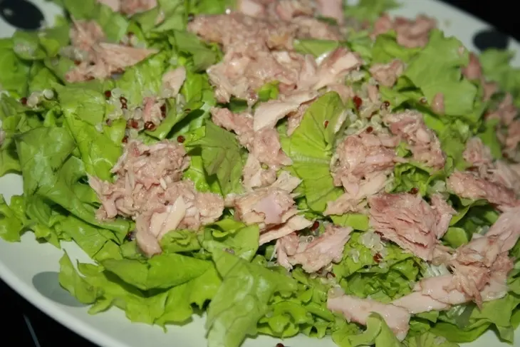 Салат с тунцом, киноа и яйцом: шаг 5