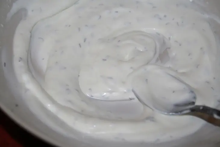 Салат с тунцом, киноа и яйцом: шаг 7