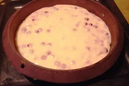 Сливочный пирог с красной смородиной: шаг 3