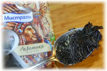Салат овощной с рисом и красной рыбкой: шаг 2