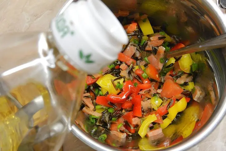 Салат овощной с рисом и красной рыбкой: шаг 9