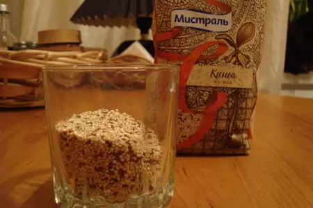 Блины с куриным фаршем, обжаренным с луком, шампиньонами и киноа: шаг 1