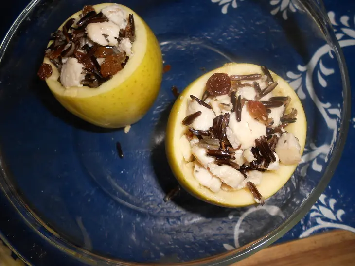 Яблоки, фаршированные диким рисом, курицей и изюмом: шаг 6