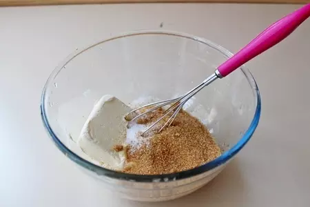 Кофейно-ореховый кекс с кофейной глазурью: шаг 1
