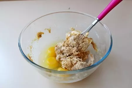 Кофейно-ореховый кекс с кофейной глазурью: шаг 2
