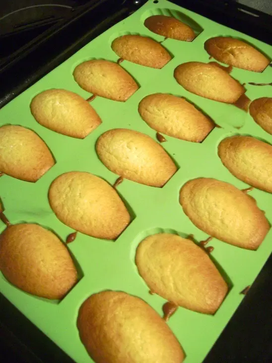 Мадленки с апельсиновым джемом в шоколаде: шаг 2
