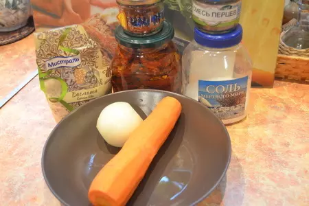 Куриный суп с рисом, грибами и вялеными томатами: шаг 1
