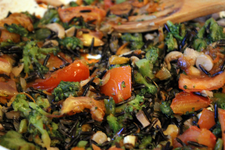 Теплый овощной салат с диким рисом и шампиньонами: шаг 7