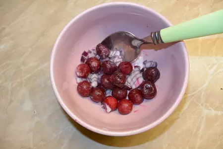 Вишневый салат с рисом и реганом: шаг 3