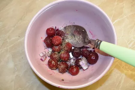 Вишневый салат с рисом и реганом: шаг 5