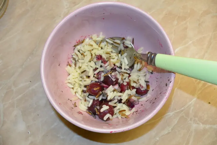 Вишневый салат с рисом и реганом: шаг 6