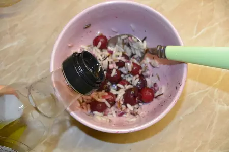 Вишневый салат с рисом и реганом: шаг 7