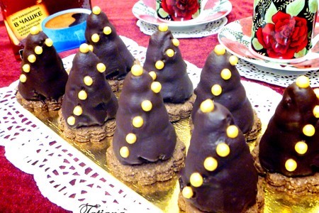 Пирожное бисквитно-ореховое "ёлочки" в шоколаде: шаг 8