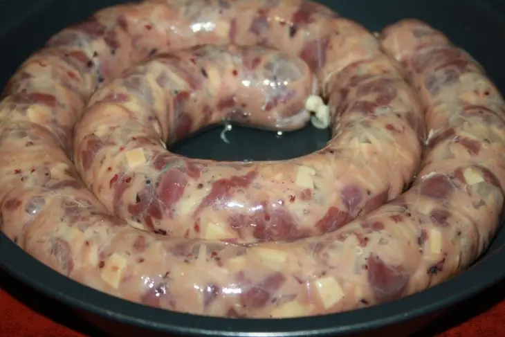 Домашняя колбаска с куриными потрошками и сыром: шаг 6