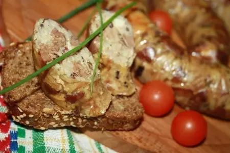 Домашняя колбаска с куриными потрошками и сыром: шаг 11