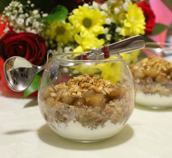 Коричный десерт с киноа, яблоком, йогуртом и хрустящими овсяными хлопьями: шаг 4