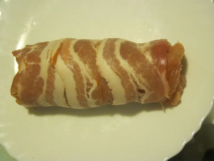 Рулет из курицы с беконом и рисом: шаг 3