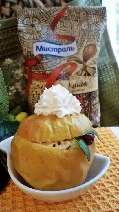 Яблоки в белом берете, запеченные с творогом и киноа: шаг 4
