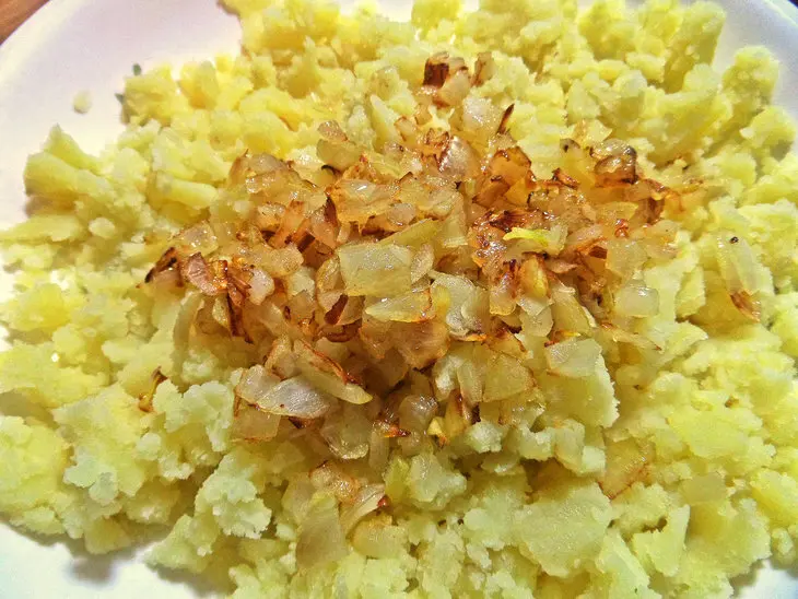 Пирожки из тортильи с картошкой и беконом: шаг 1