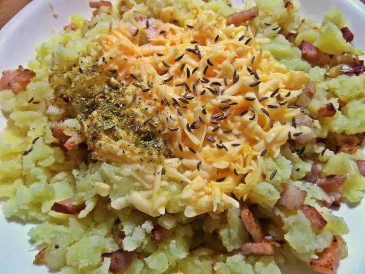 Пирожки из тортильи с картошкой и беконом: шаг 4