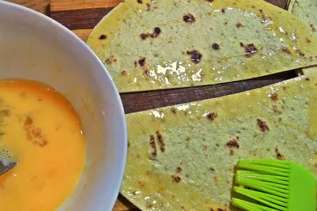 Пирожки из тортильи с картошкой и беконом: шаг 6