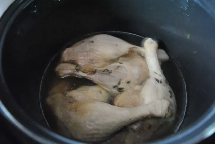 Утиные ножки конфи с рисом и брусничным соусом: шаг 3
