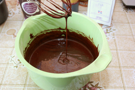 Шоколадный торт с творожно-смородиновым кремом  : шаг 6